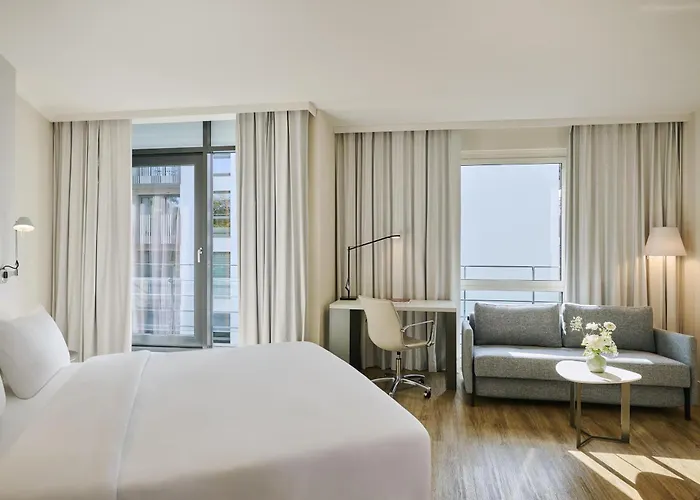 Hotel Nh Alexanderplatz 4*